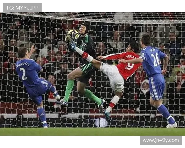 德罗巴足球技术解析：从力量突破到精准射门的全面解读